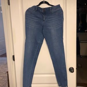 New York and Company Soho Curve Creator leggings